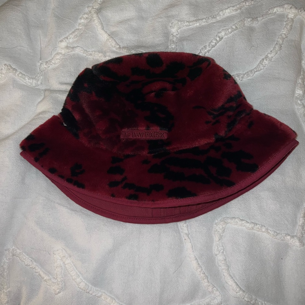 IVYHEART furry bucket hat